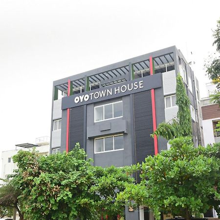 Townhouse Airport Road Hotel Yelahanka Eksteriør billede