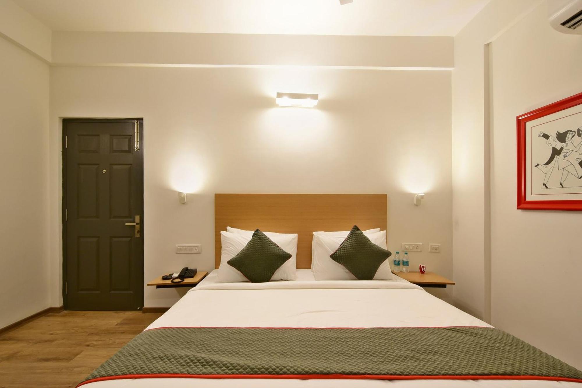 Townhouse Airport Road Hotel Yelahanka Eksteriør billede