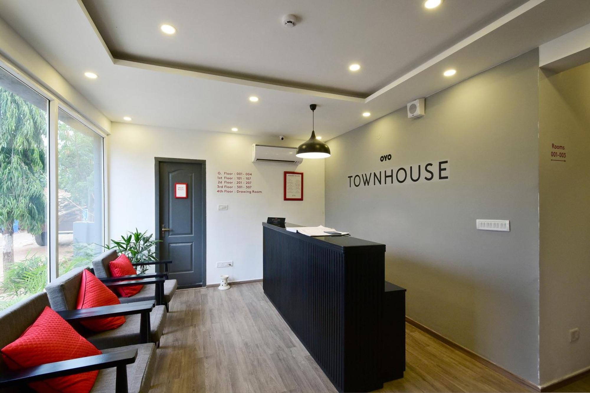 Townhouse Airport Road Hotel Yelahanka Eksteriør billede