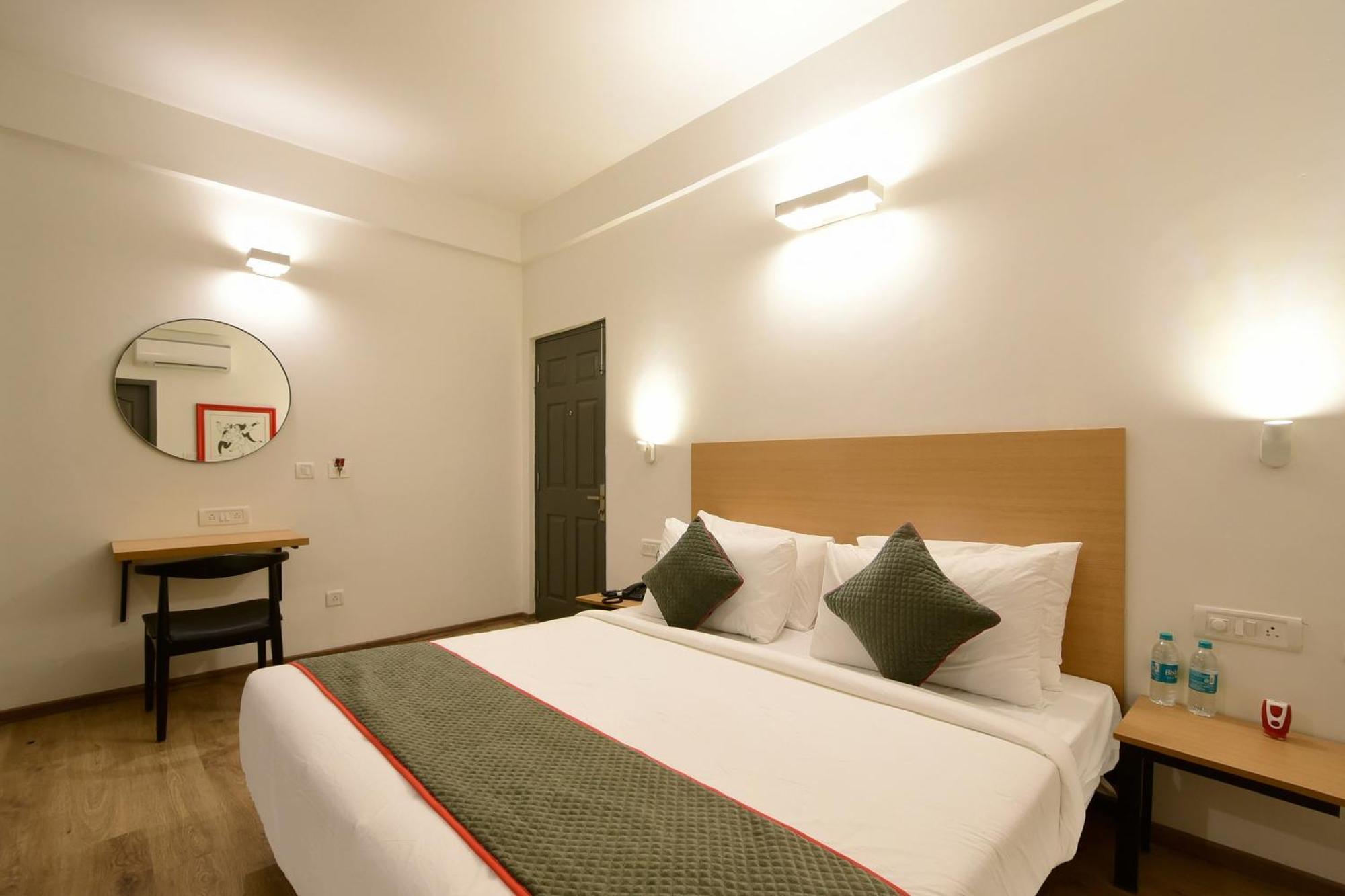 Townhouse Airport Road Hotel Yelahanka Eksteriør billede