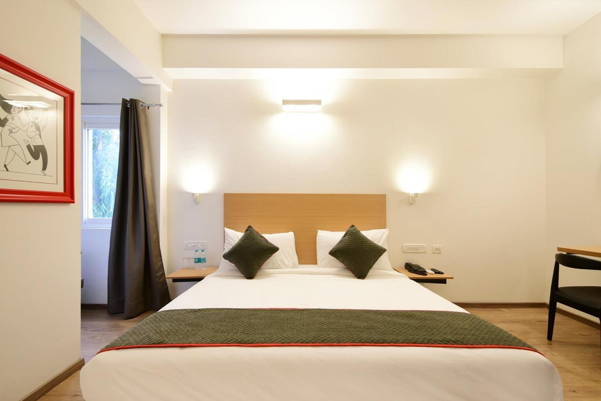 Townhouse Airport Road Hotel Yelahanka Eksteriør billede