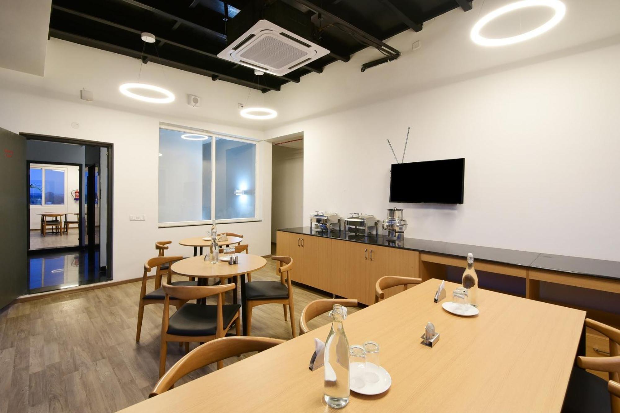 Townhouse Airport Road Hotel Yelahanka Eksteriør billede