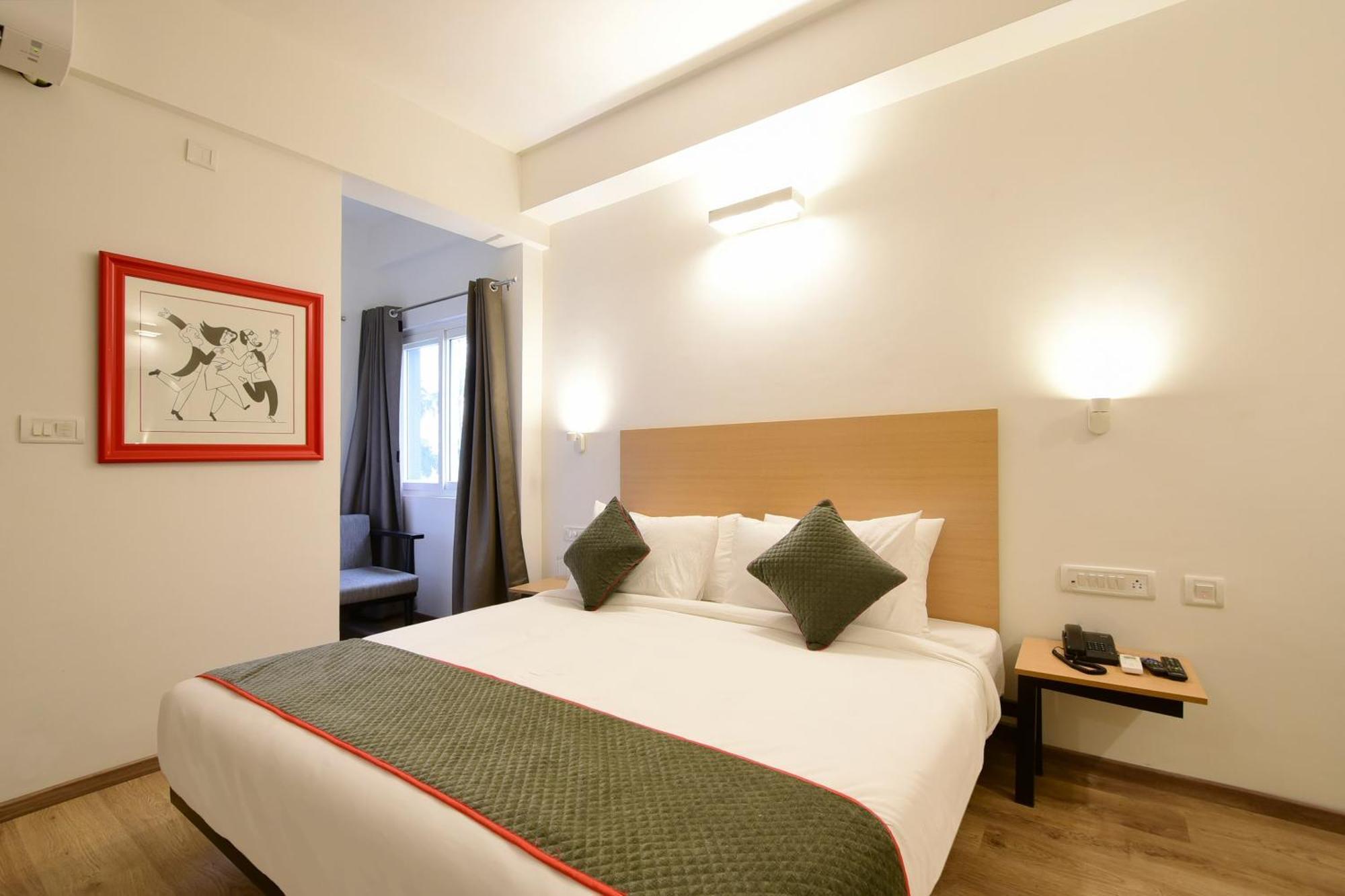 Townhouse Airport Road Hotel Yelahanka Eksteriør billede