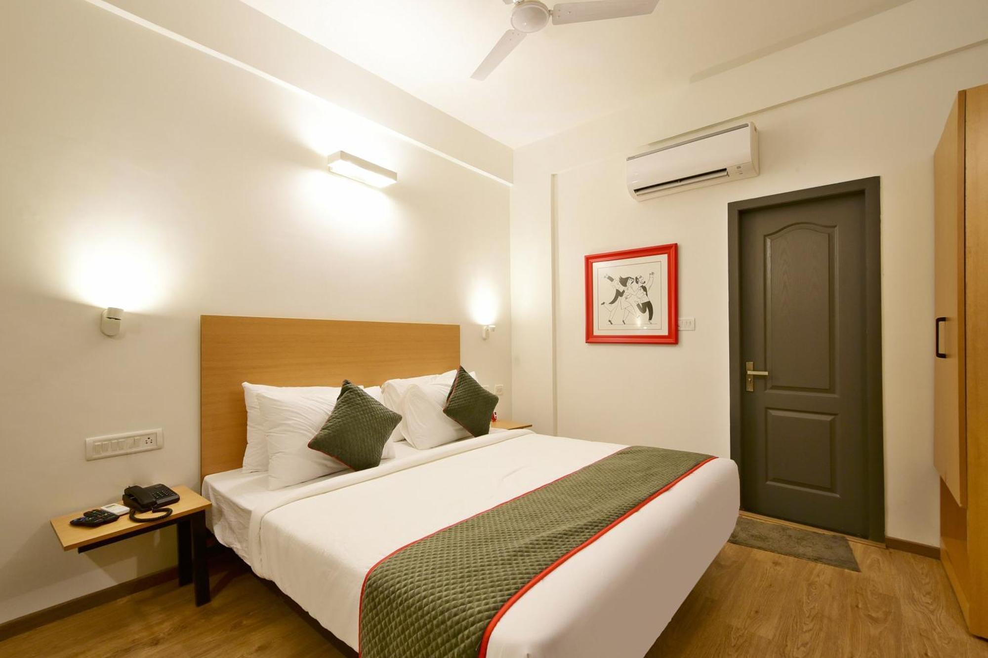 Townhouse Airport Road Hotel Yelahanka Eksteriør billede