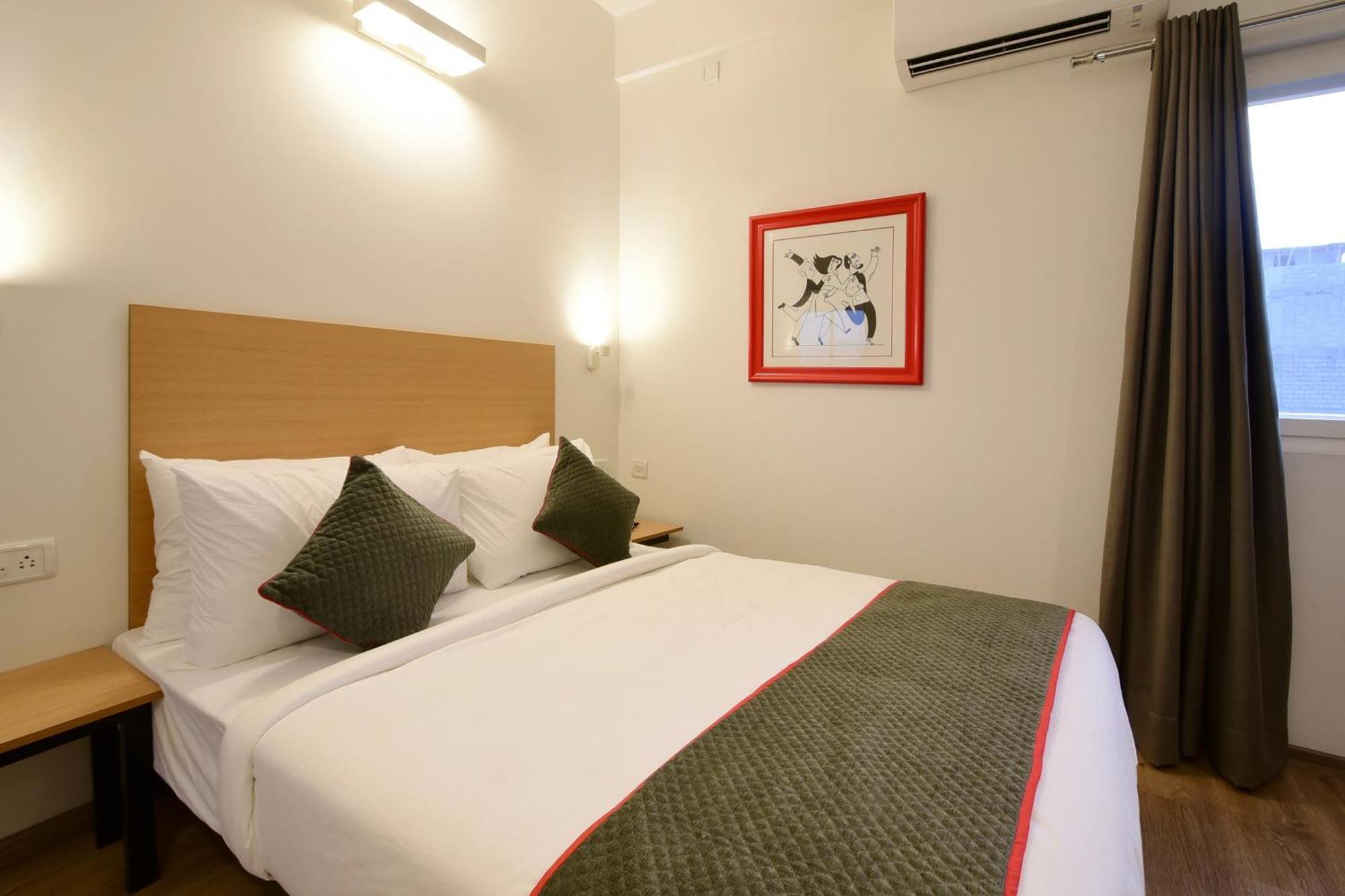 Townhouse Airport Road Hotel Yelahanka Eksteriør billede