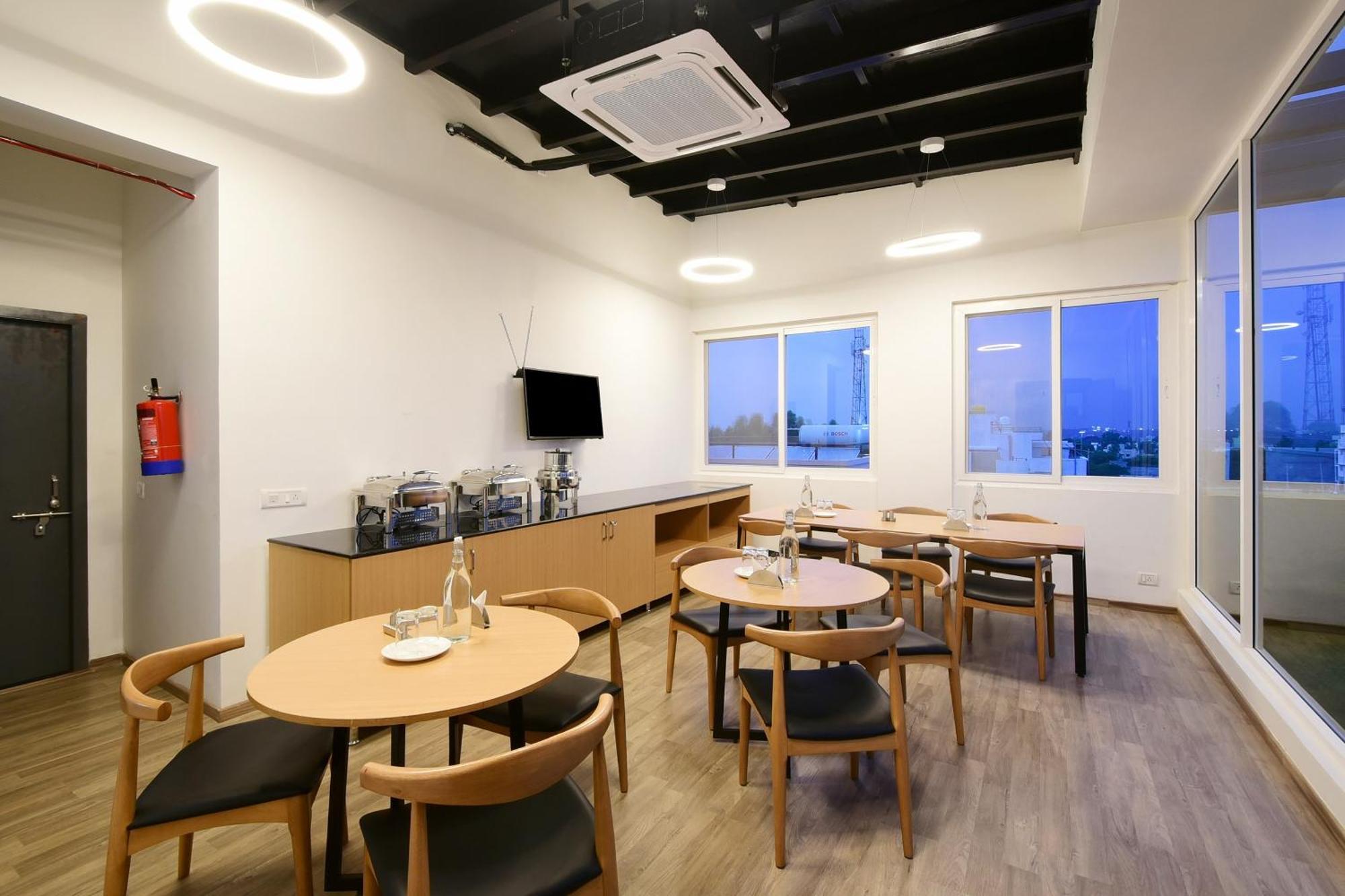 Townhouse Airport Road Hotel Yelahanka Eksteriør billede
