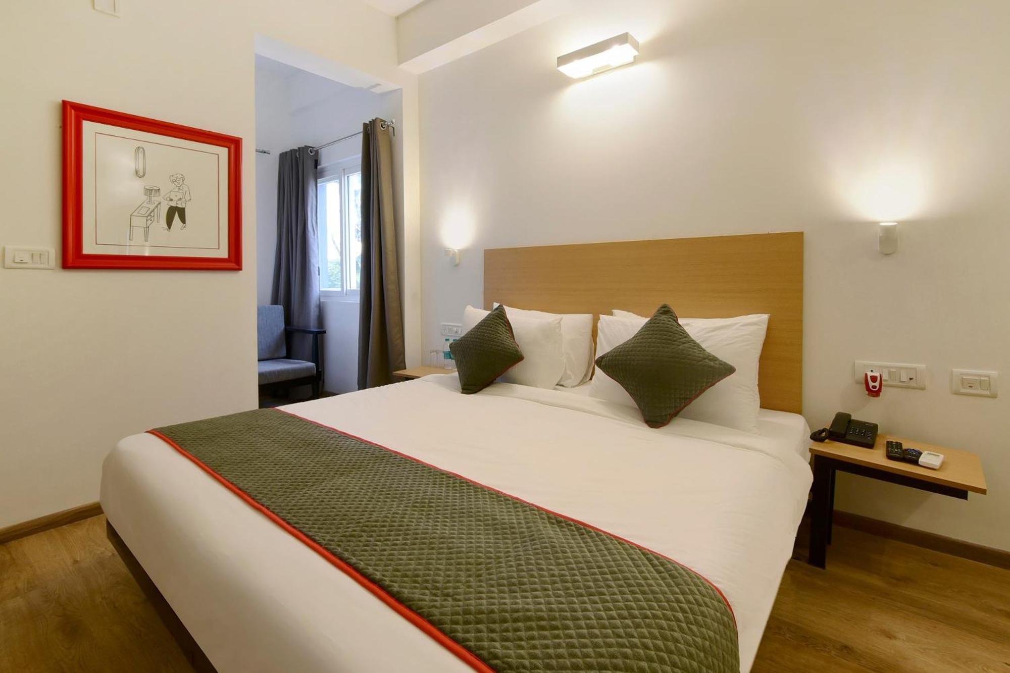 Townhouse Airport Road Hotel Yelahanka Eksteriør billede