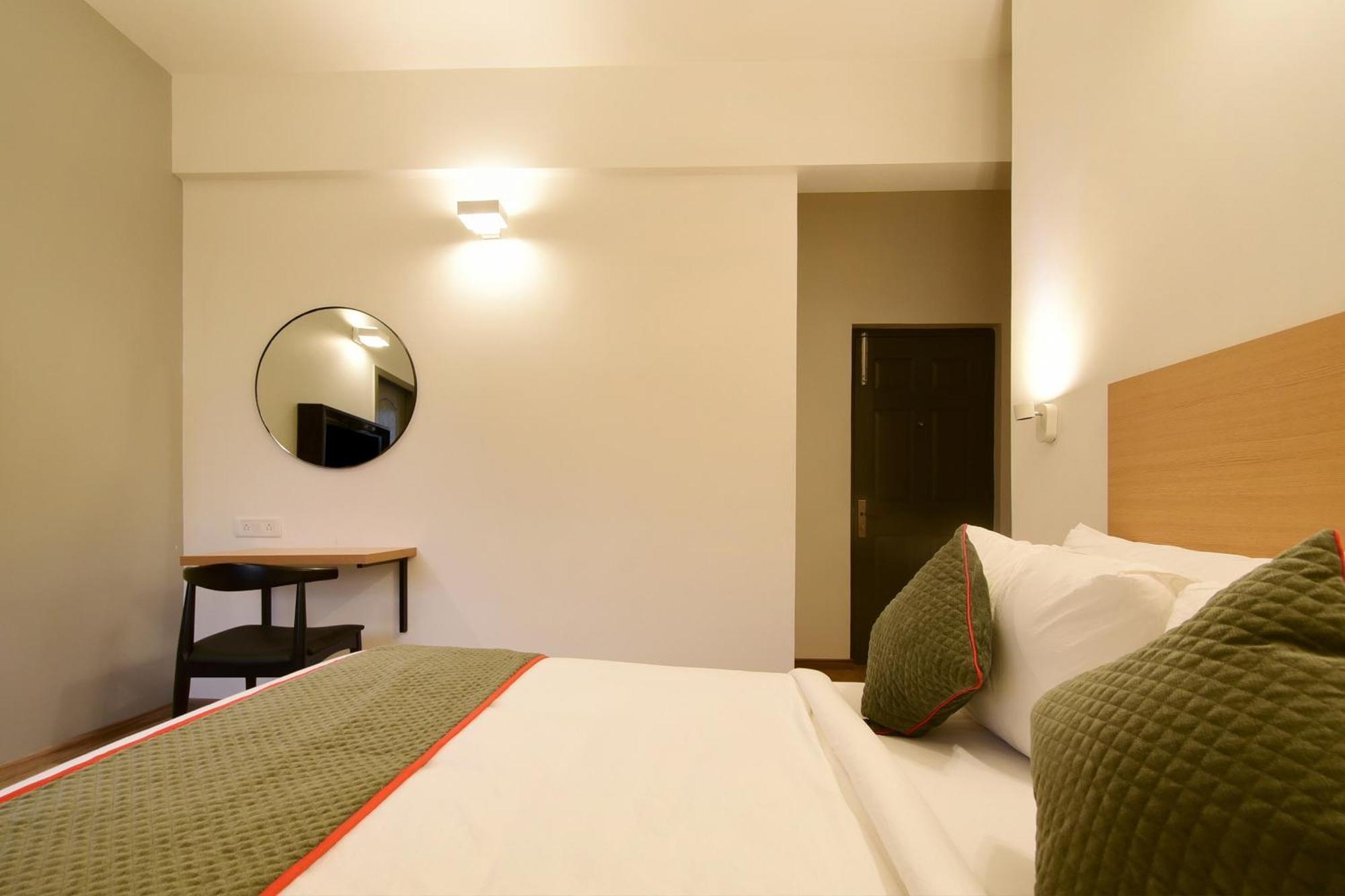 Townhouse Airport Road Hotel Yelahanka Eksteriør billede