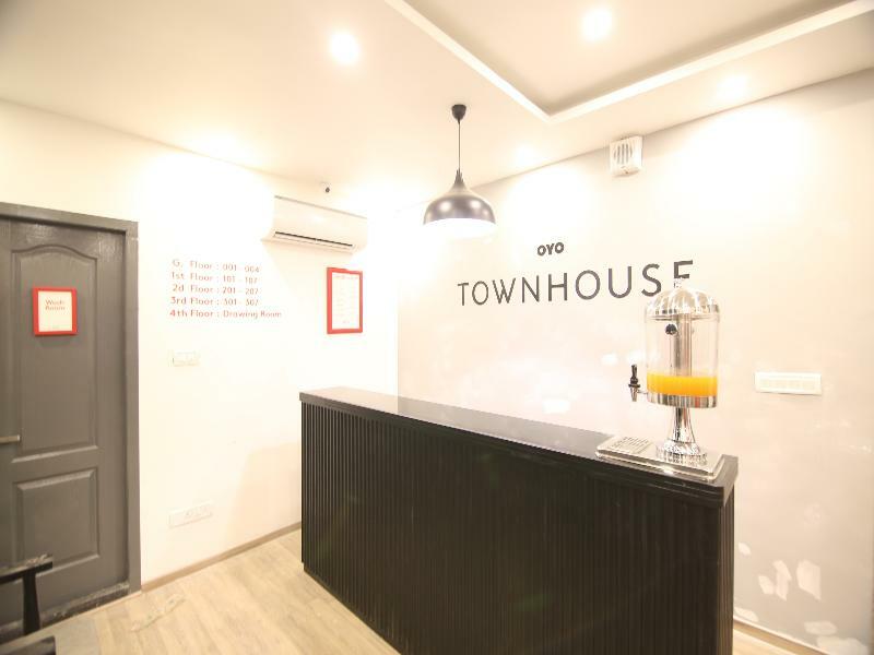 Townhouse Airport Road Hotel Yelahanka Eksteriør billede