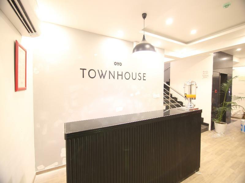 Townhouse Airport Road Hotel Yelahanka Eksteriør billede