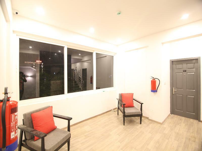 Townhouse Airport Road Hotel Yelahanka Eksteriør billede