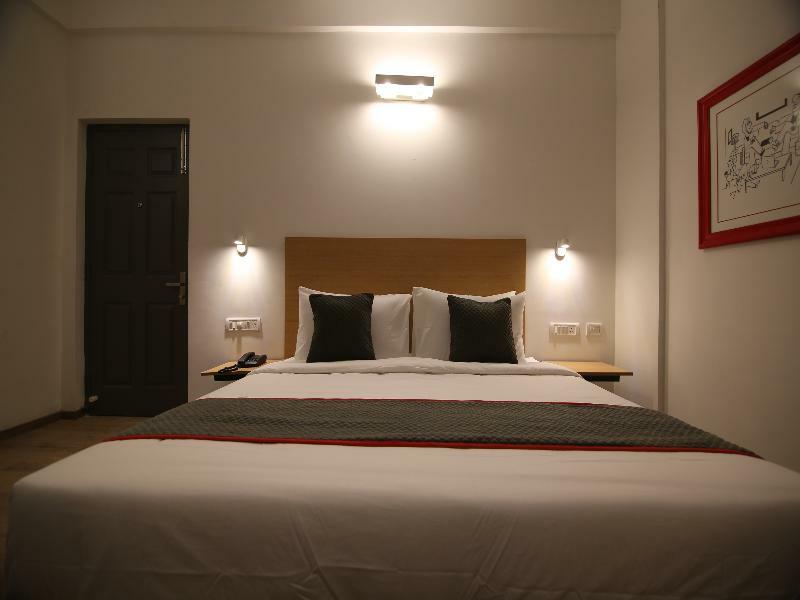 Townhouse Airport Road Hotel Yelahanka Eksteriør billede