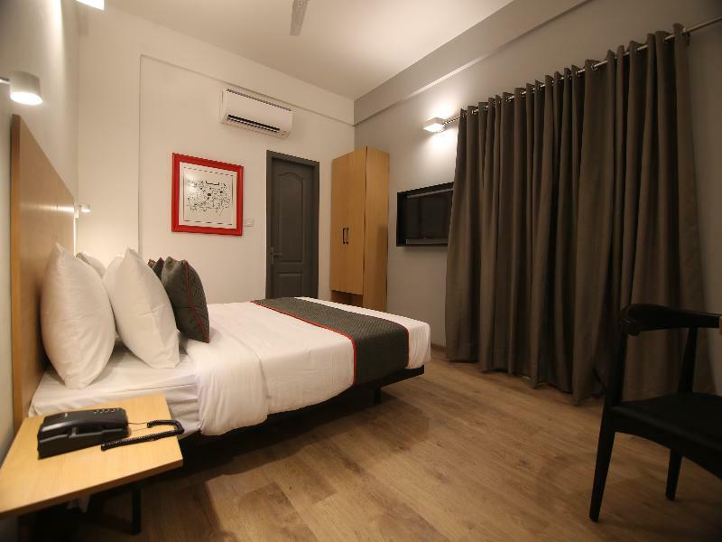 Townhouse Airport Road Hotel Yelahanka Eksteriør billede