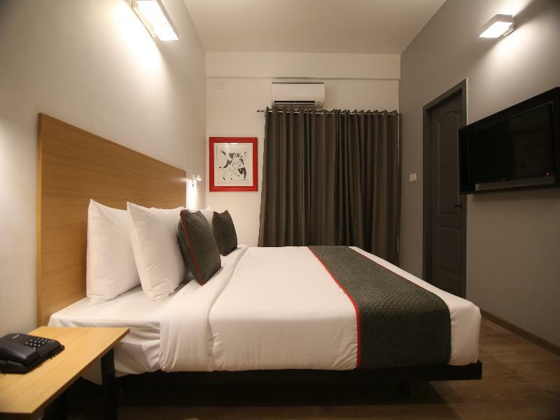 Townhouse Airport Road Hotel Yelahanka Eksteriør billede